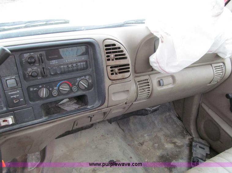 image for item D6532 1997 Chevrolet C1500 W/T pickup truck