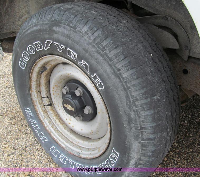 image for item D6532 1997 Chevrolet C1500 W/T pickup truck