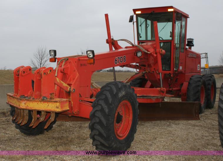 image for item D6541 1990 John Deere 670B motor grader