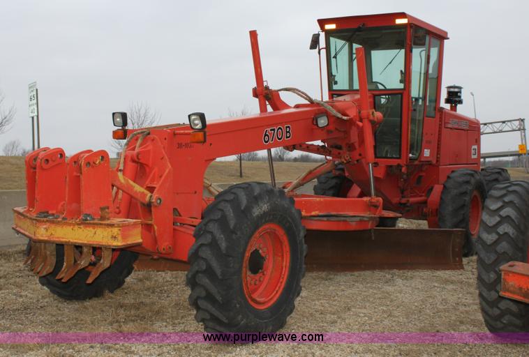 image for item D6541 1990 John Deere 670B motor grader