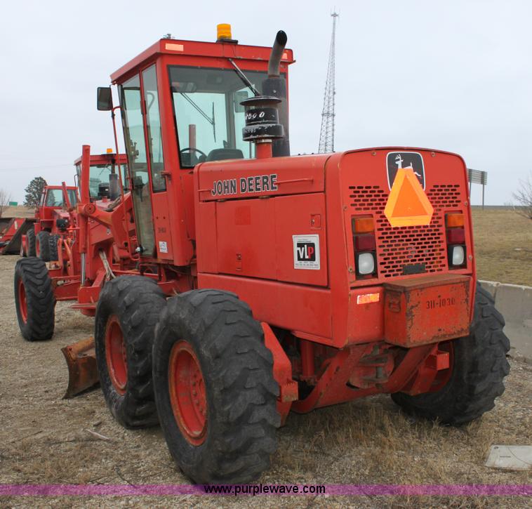 image for item D6541 1990 John Deere 670B motor grader