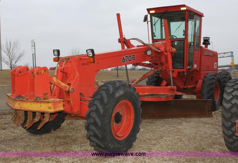 image for item D6541 1990 John Deere 670B motor grader