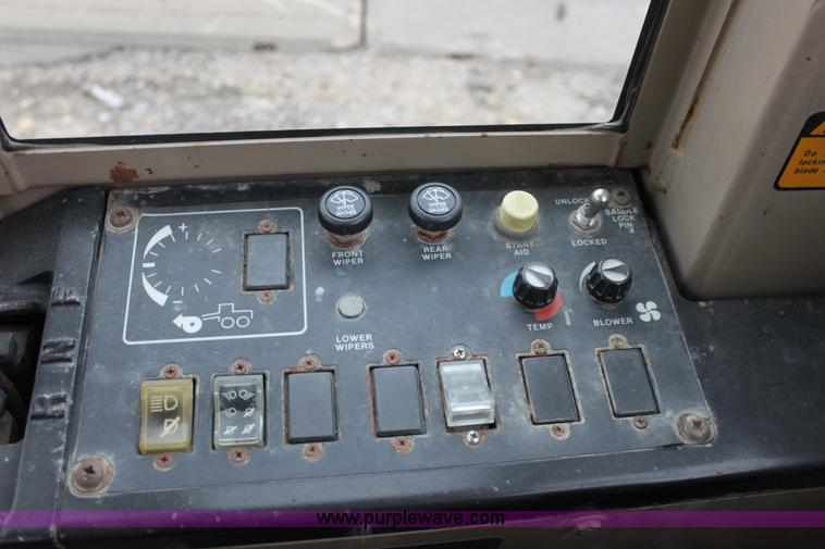 image for item D6541 1990 John Deere 670B motor grader