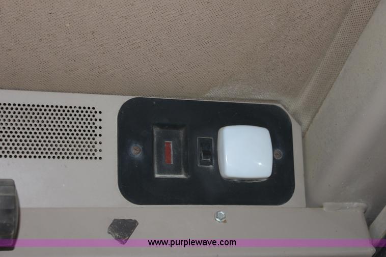 image for item D6541 1990 John Deere 670B motor grader