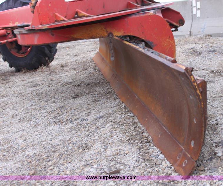 image for item D6541 1990 John Deere 670B motor grader