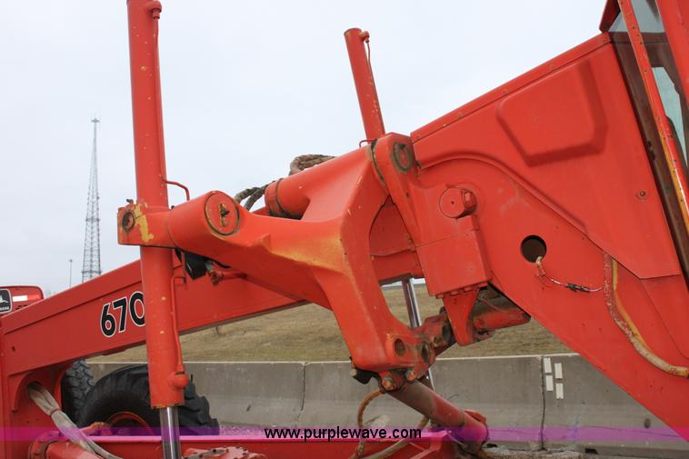 image for item D6541 1990 John Deere 670B motor grader