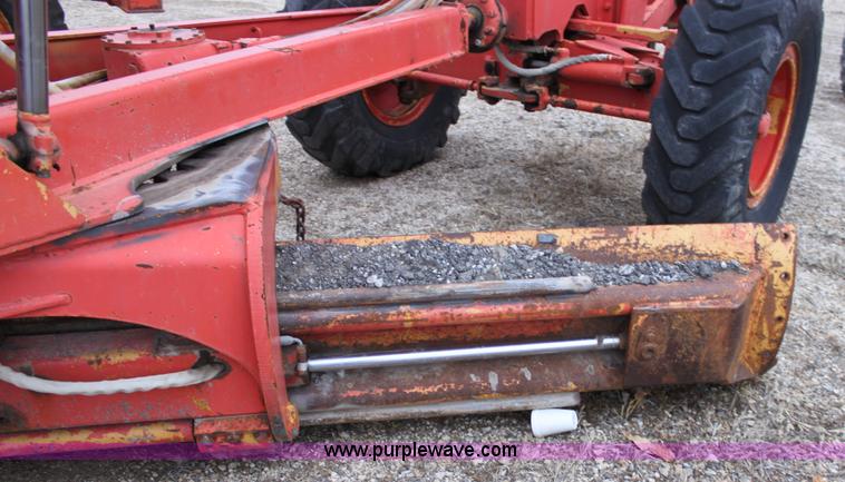 image for item D6541 1990 John Deere 670B motor grader