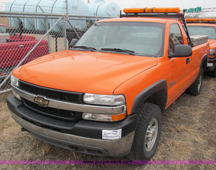 image for item D6545 2002 Chevrolet Silverado 2500HD pickup truck