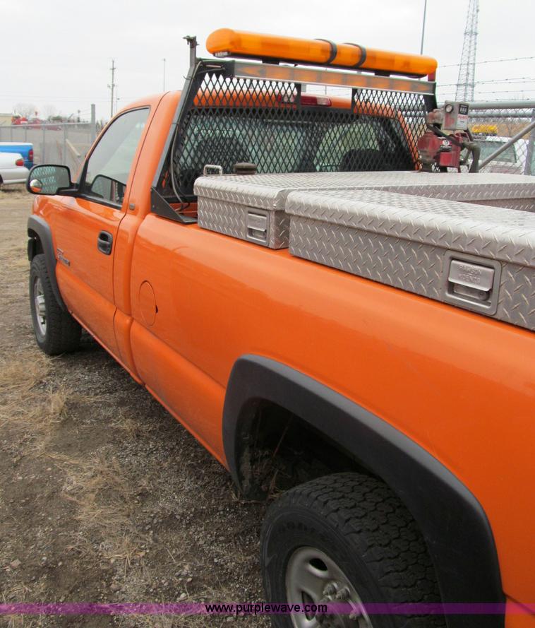 image for item D6545 2002 Chevrolet Silverado 2500HD pickup truck