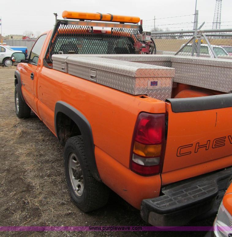 image for item D6545 2002 Chevrolet Silverado 2500HD pickup truck
