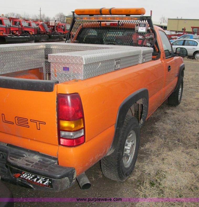 image for item D6545 2002 Chevrolet Silverado 2500HD pickup truck