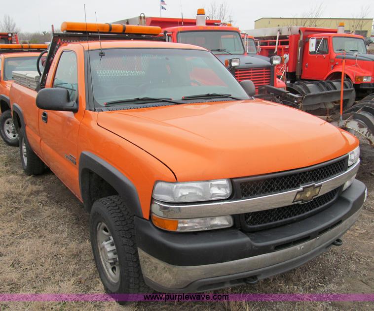 image for item D6545 2002 Chevrolet Silverado 2500HD pickup truck