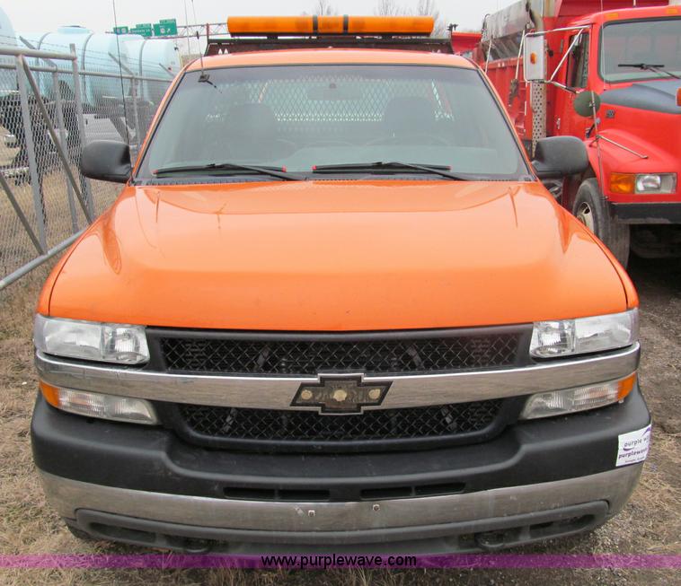 image for item D6545 2002 Chevrolet Silverado 2500HD pickup truck