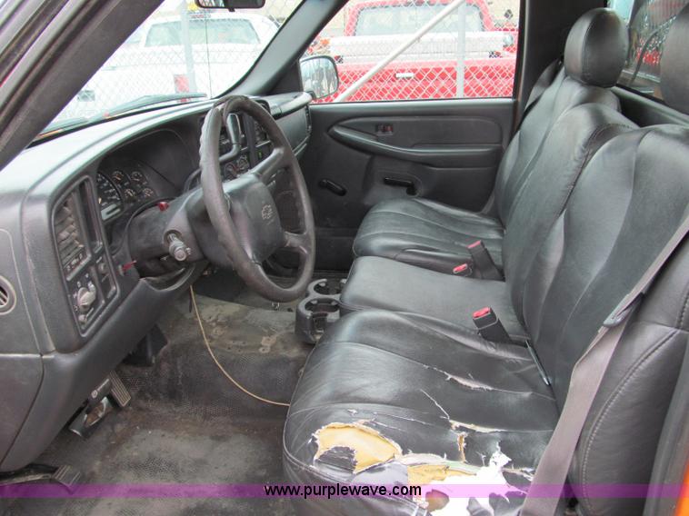 image for item D6545 2002 Chevrolet Silverado 2500HD pickup truck