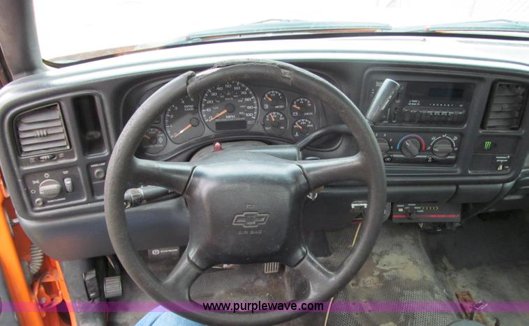 image for item D6545 2002 Chevrolet Silverado 2500HD pickup truck