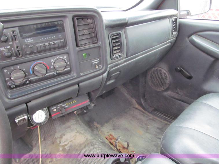 image for item D6545 2002 Chevrolet Silverado 2500HD pickup truck