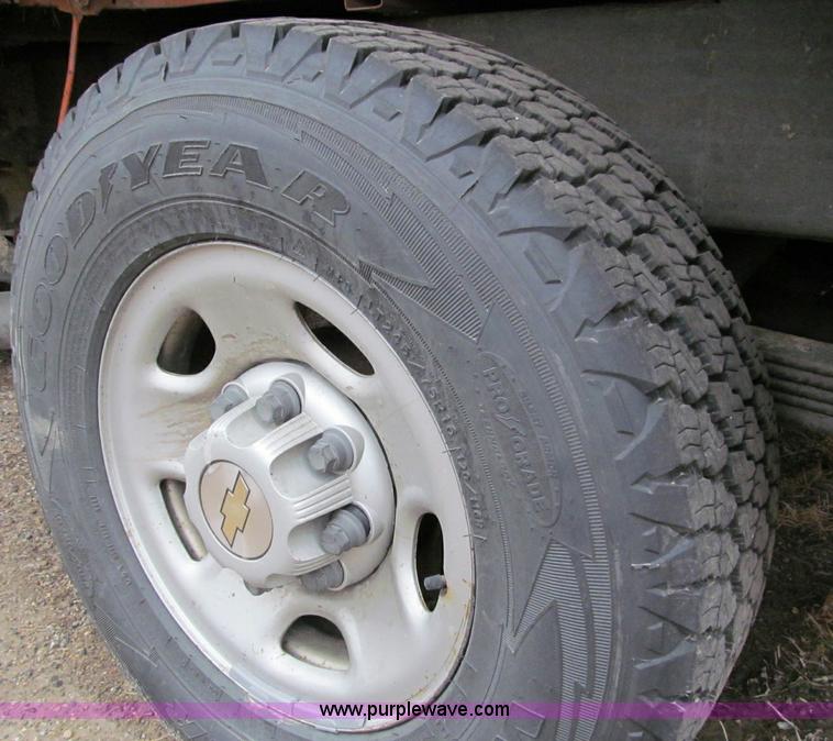 image for item D6545 2002 Chevrolet Silverado 2500HD pickup truck