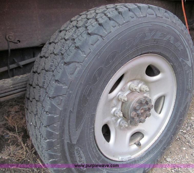 image for item D6545 2002 Chevrolet Silverado 2500HD pickup truck