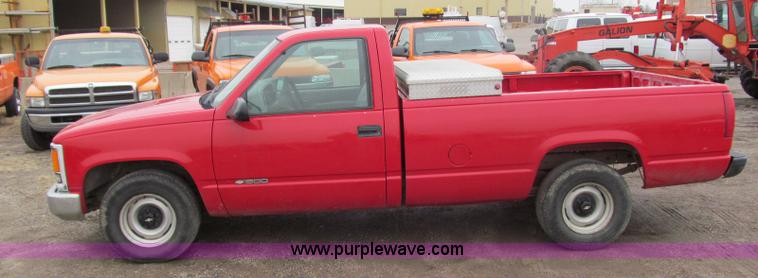 image for item D6546 1998 Chevrolet C1500 pickup truck