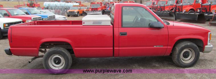 image for item D6546 1998 Chevrolet C1500 pickup truck