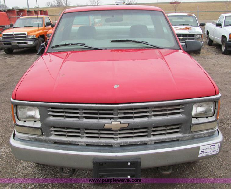image for item D6546 1998 Chevrolet C1500 pickup truck