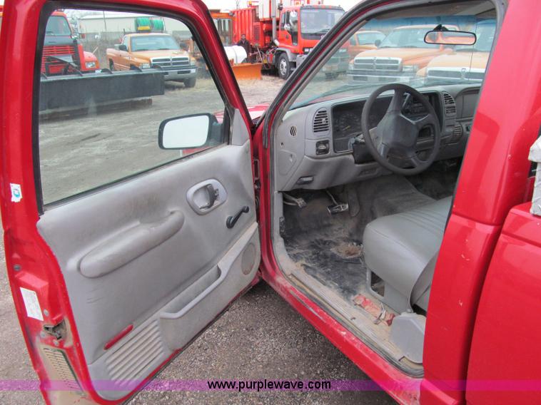 image for item D6546 1998 Chevrolet C1500 pickup truck
