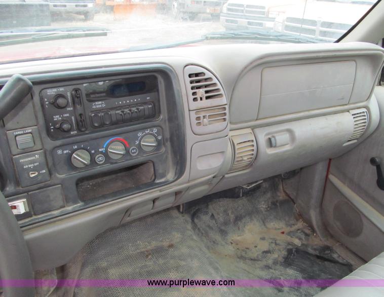 image for item D6546 1998 Chevrolet C1500 pickup truck