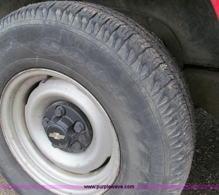 image for item D6546 1998 Chevrolet C1500 pickup truck
