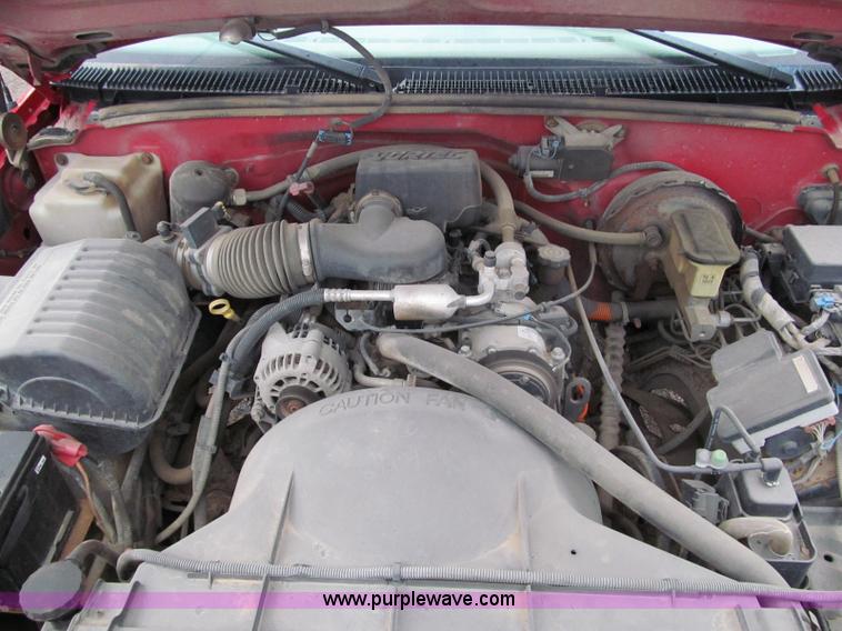 image for item D6546 1998 Chevrolet C1500 pickup truck