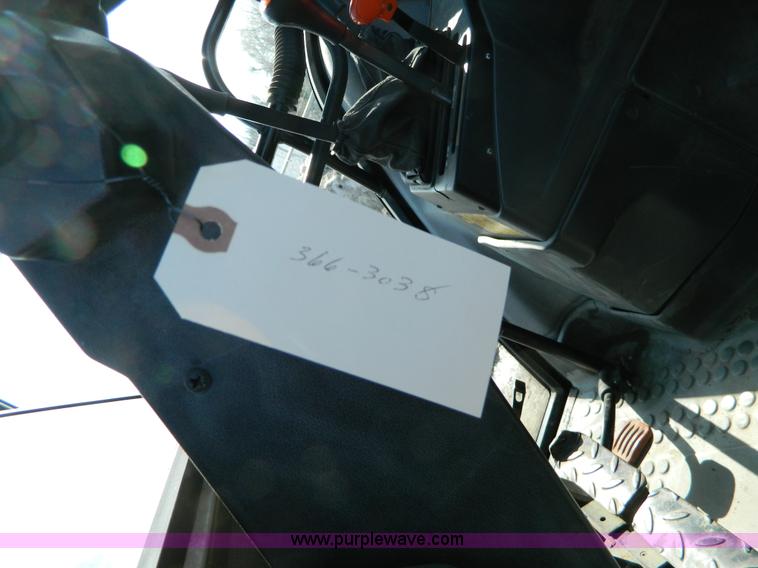 image for item D8781 1998 Ford New Holland 7740SL MFWD tractor