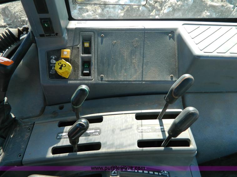 image for item D8781 1998 Ford New Holland 7740SL MFWD tractor