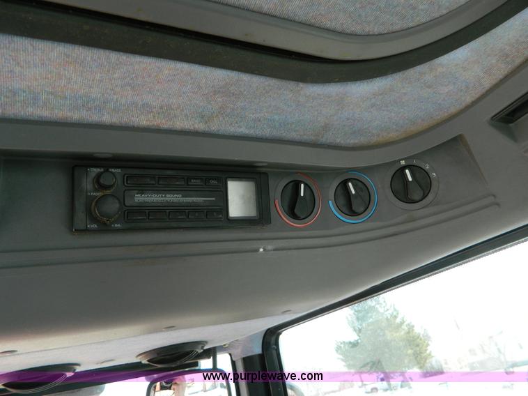 image for item D8781 1998 Ford New Holland 7740SL MFWD tractor