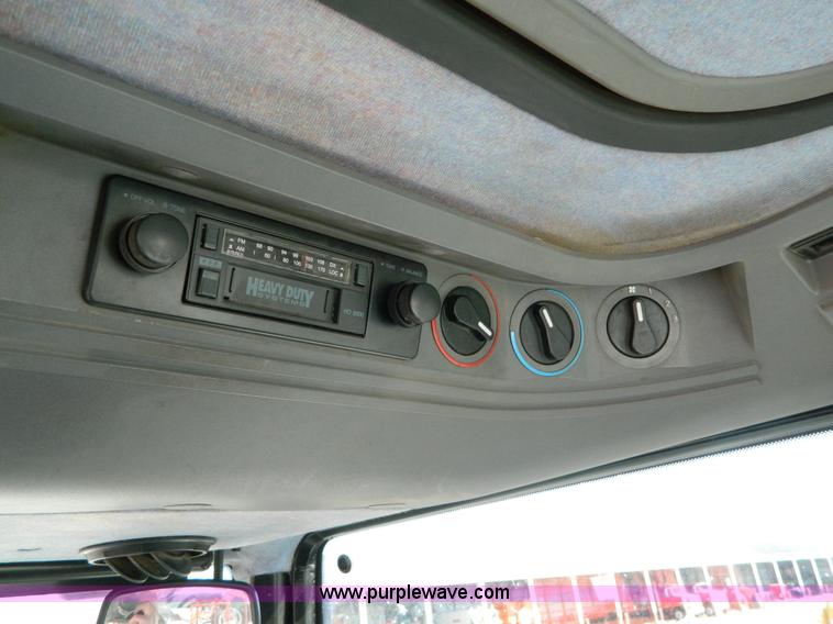 image for item D8782 1996 New Holland 7740SL tractor