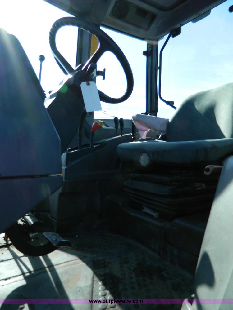 image for item D8783 1996 New Holland 7740SL tractor