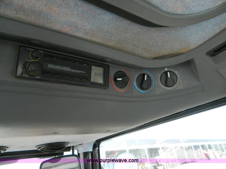 image for item D8784 1998 New Holland 7740SL tractor