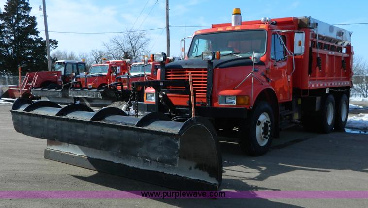image for item D8785 1999 International 4900 tandem axle dump truck