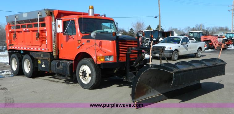 image for item D8785 1999 International 4900 tandem axle dump truck