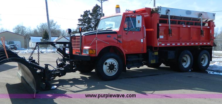 image for item D8785 1999 International 4900 tandem axle dump truck