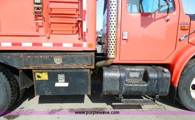image for item D8785 1999 International 4900 tandem axle dump truck