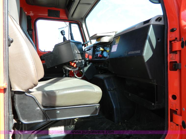 image for item D8785 1999 International 4900 tandem axle dump truck