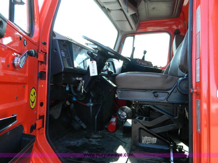 image for item D8785 1999 International 4900 tandem axle dump truck