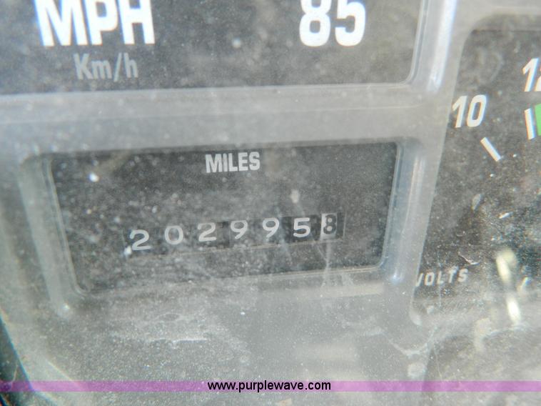 image for item D8785 1999 International 4900 tandem axle dump truck