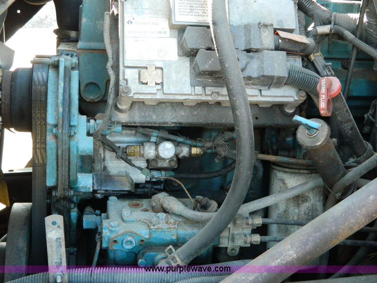 image for item D8785 1999 International 4900 tandem axle dump truck