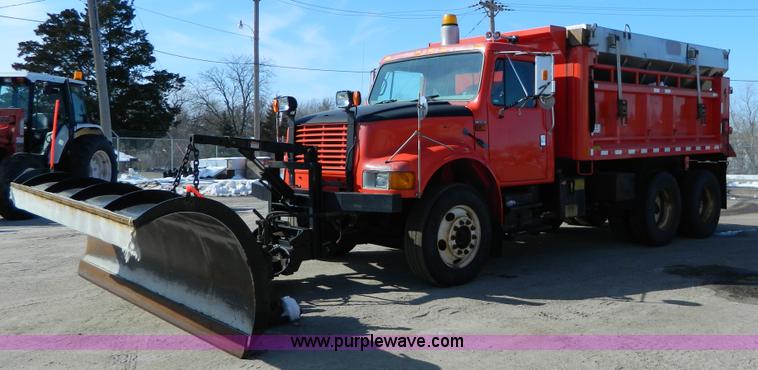 image for item D8789 1999 International 4900 tandem axle dump truck