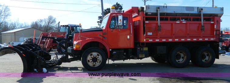 image for item D8789 1999 International 4900 tandem axle dump truck