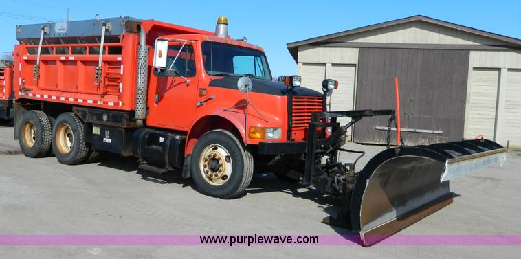 image for item D8789 1999 International 4900 tandem axle dump truck