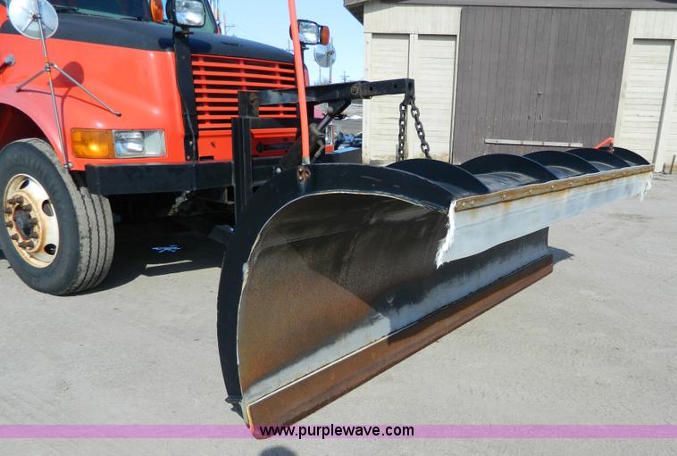 image for item D8789 1999 International 4900 tandem axle dump truck