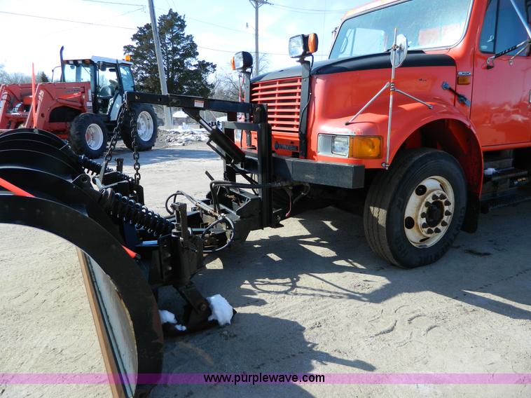 image for item D8789 1999 International 4900 tandem axle dump truck