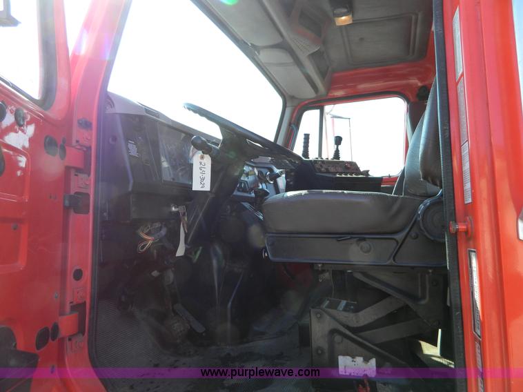 image for item D8789 1999 International 4900 tandem axle dump truck