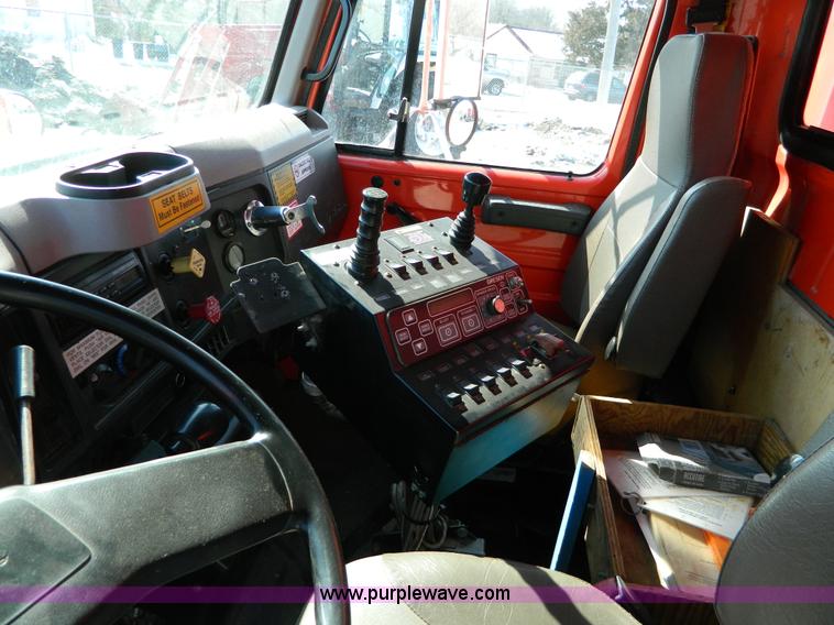 image for item D8789 1999 International 4900 tandem axle dump truck